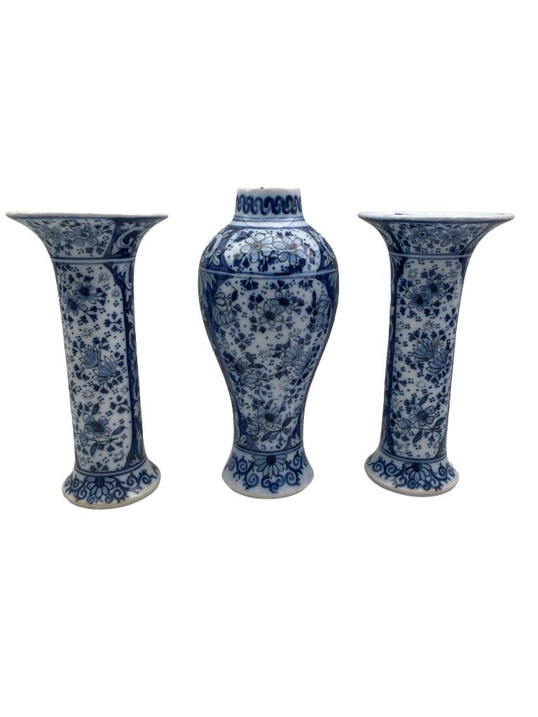 Boch Frères Delft decorvazen 2 rollen + vaas