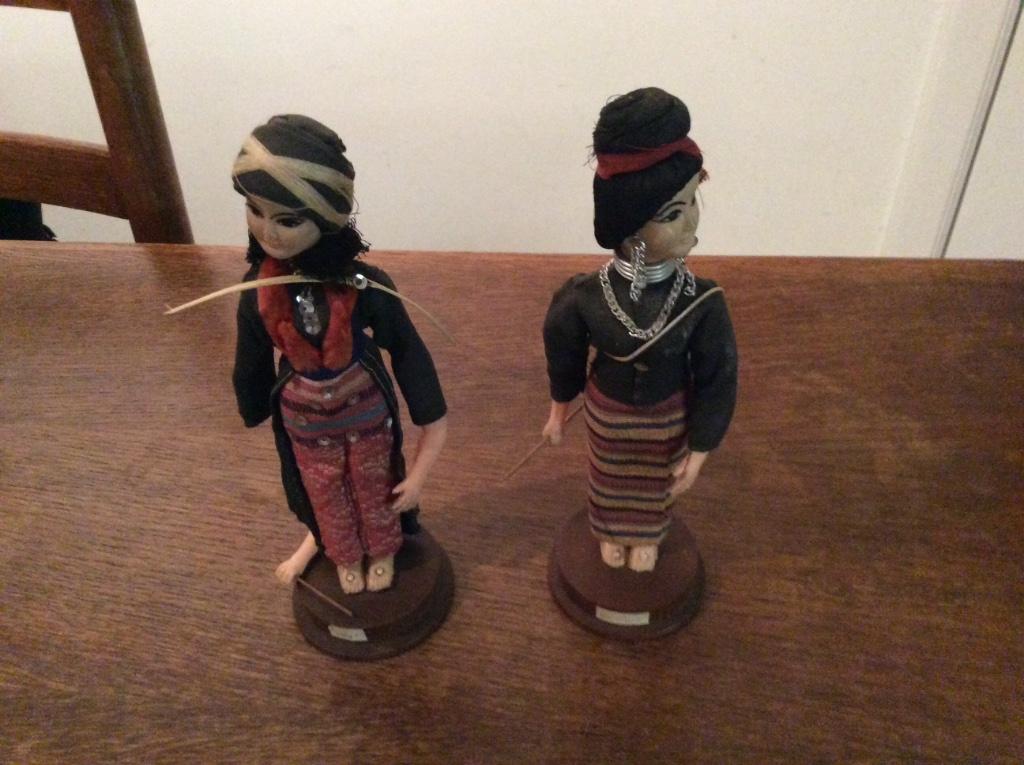 Vintage    popjes Noord Thailand.    ..1 pop gesluierd.., Collections, Enlèvement ou Envoi, Comme neuf, Poupée