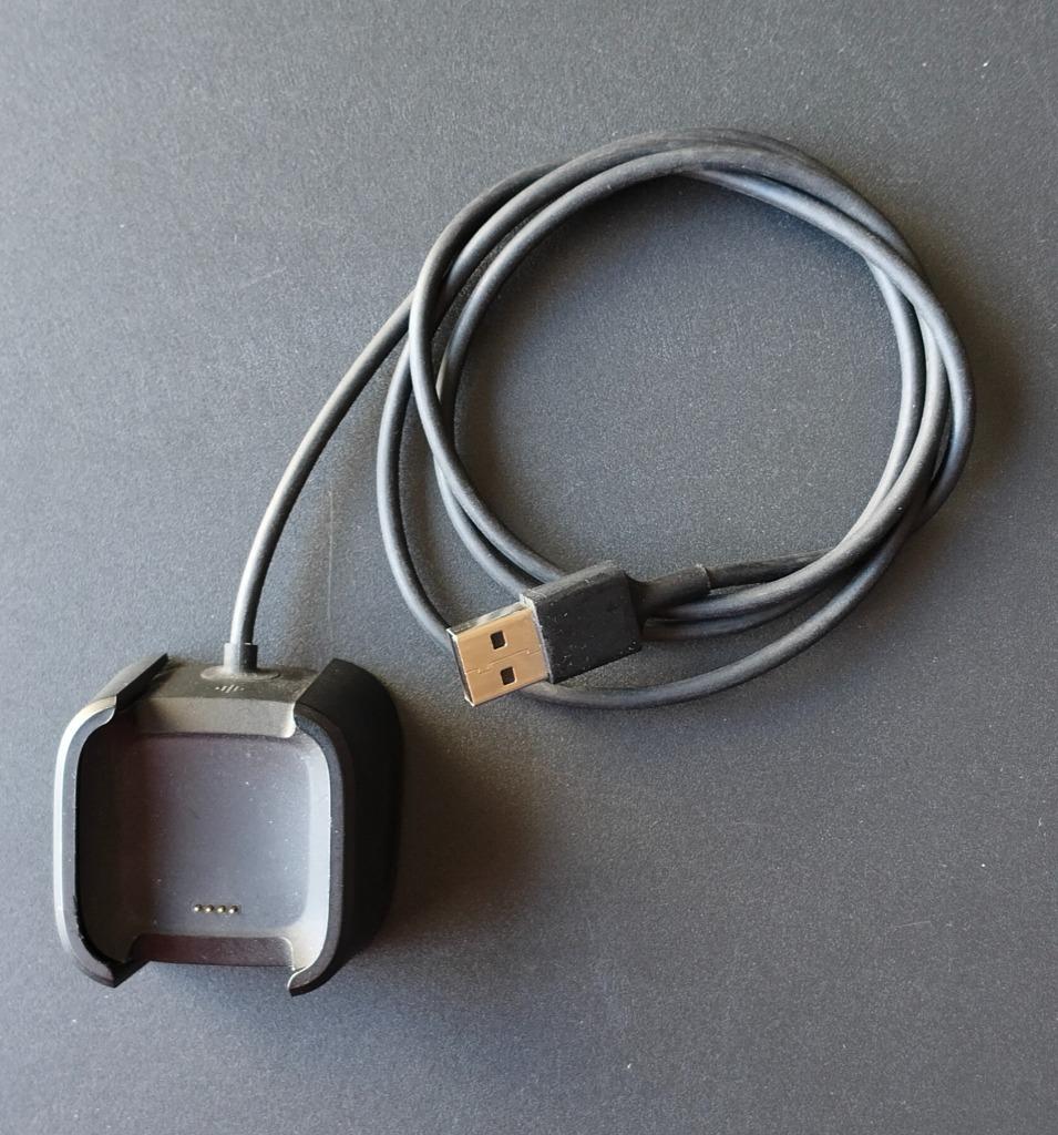 Lader voor smartwatch Fitbit Versa 2, Handtassen en Accessoires, Smartwatches, Ophalen of Verzenden, Zo goed als nieuw, Zwart