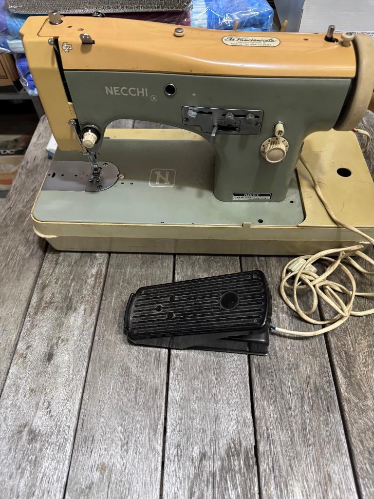 Vintage naaimachine, Enlèvement