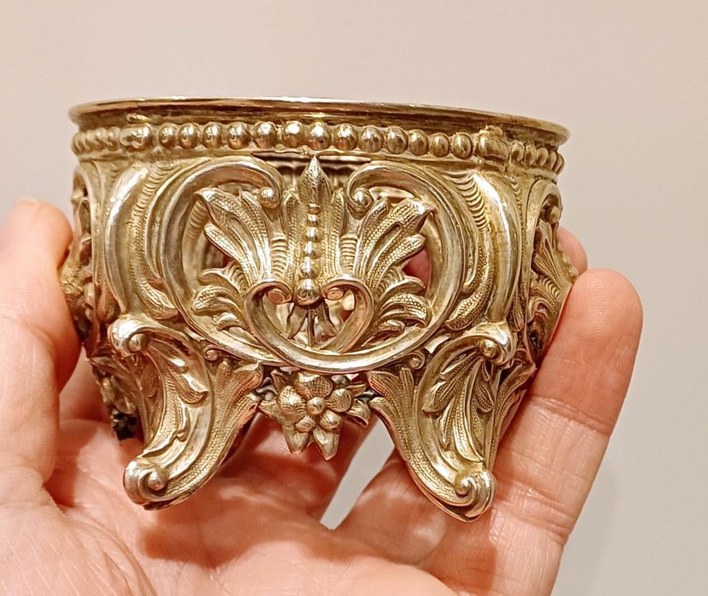 Partie d'un pot à sel en argent antique, Enlèvement ou Envoi