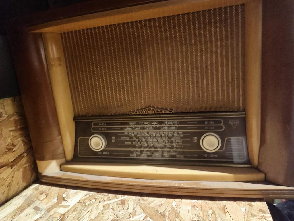 Novak buisradio, Ophalen