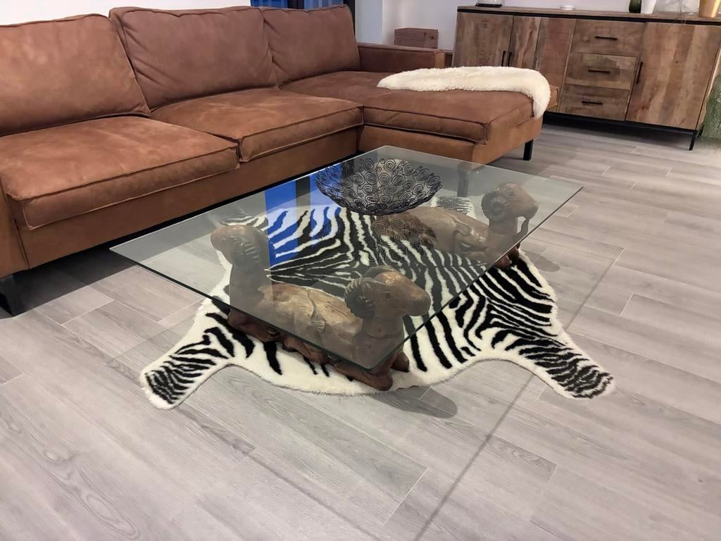 Salontafel met houten geitjes en glas, Huis en Inrichting, Zetels | Zetels, Ophalen, Gebruikt, Hout
