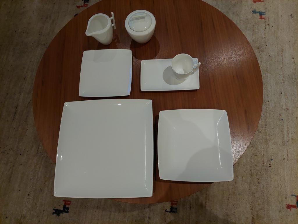 Te koop nieuw servies  grote borden te groot voor mijn tafel, Ophalen, Bord(en)