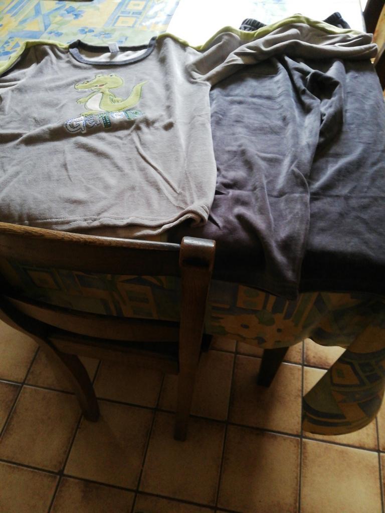 Pyjama enfant velours. Taille 6 ans. Neuf., Enlèvement ou Envoi, Comme neuf