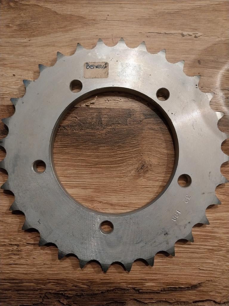 Benelli 188 32 tands Rear sprocket (model onbekend), Enlèvement ou Envoi, Neuf