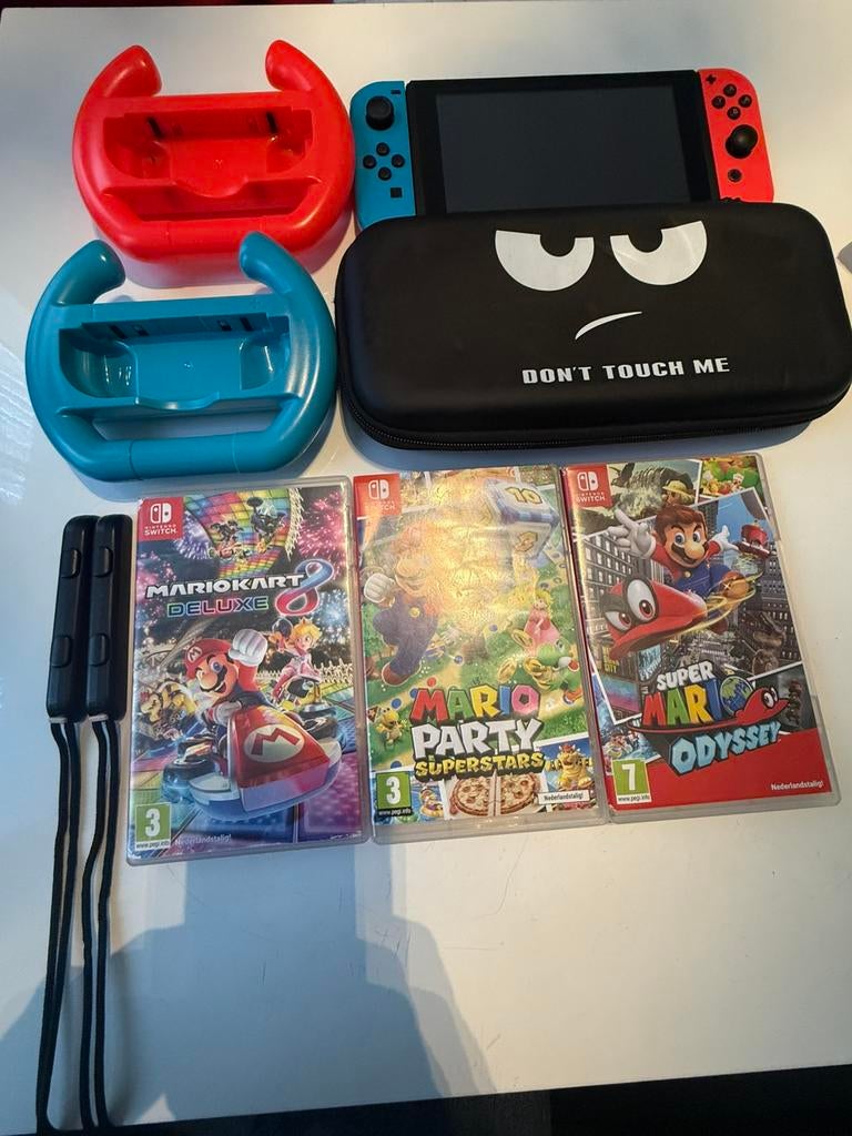 Switch complet avec jeux Mario, Enlèvement ou Envoi, Comme neuf, Avec 2 manettes, Avec jeux