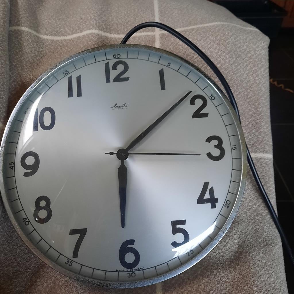 Antieke klok , merk MAUTHE ( made in Germany ) 30 cm ., Antiek en Kunst, Ophalen of Verzenden