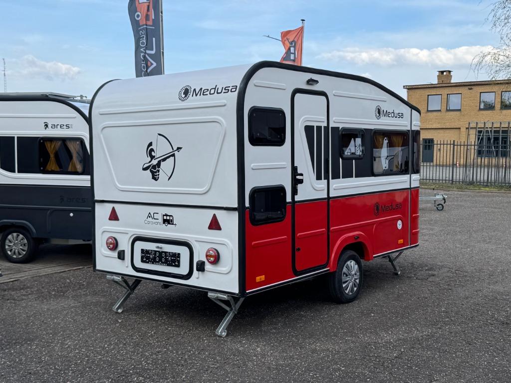 ✅CARAVAN MEDUSA • ROOD • NIEUW • 4PERSOONS • ALKO • 720KG •, Caravans en Kamperen, Caravans, Overige merken, Bedrijf, Treinzit