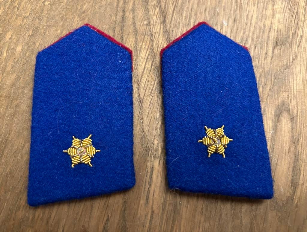 Graden gala tenue onderluitenant korps Logistiek, Verzamelen, Militaria | Algemeen, Ophalen of Verzenden
