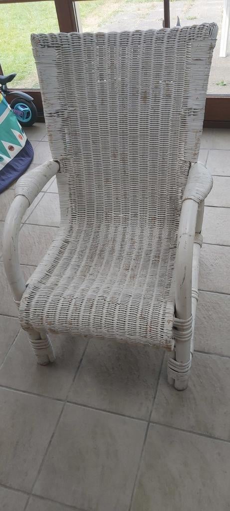 FAUTEUIL  EN ROTIN BLANC ANCIEN, Jardin & Terrasse, Chaises de jardin, Comme neuf, Rotin, Enlèvement