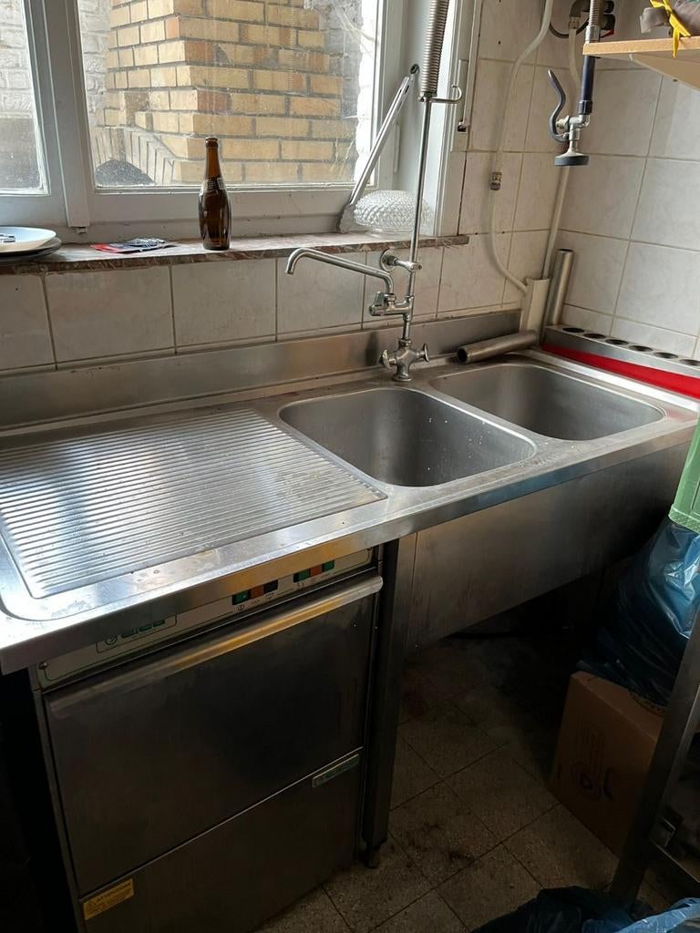 professionele  lavabo  met  afwasmachine, Ophalen