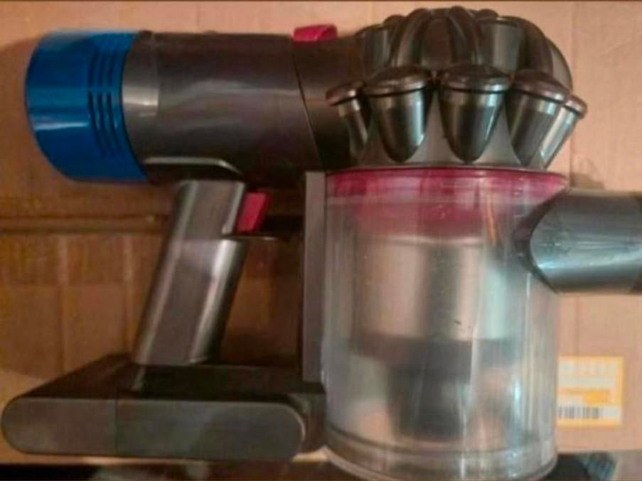 Dyson v8 Absolute en bonne état., Enlèvement ou Envoi
