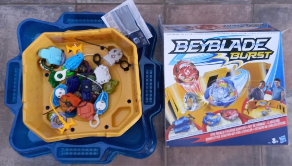 Beyblade Burst avec 2 arènes., Enlèvement