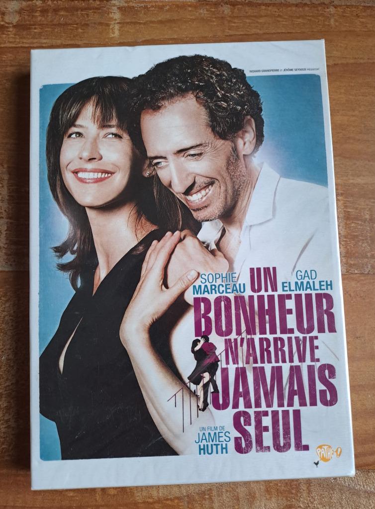Un bonheur n'arrive jamais seul - Sophie Marceau - neuf, Enlèvement ou Envoi, Neuf, dans son emballage, Comédie romantique