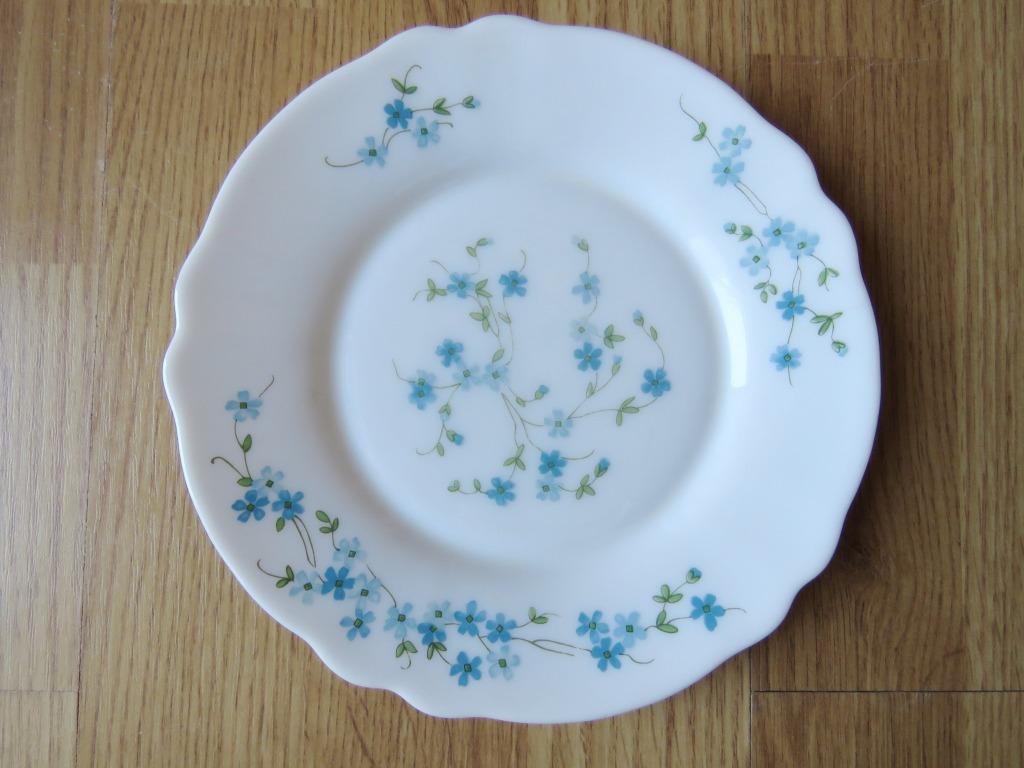 vintage arcopal assiette a dessert motifs myosotis veronica, Maison & Meubles, Cuisine | Vaisselle, Comme neuf, Assiettes(s), Enlèvement ou Envoi