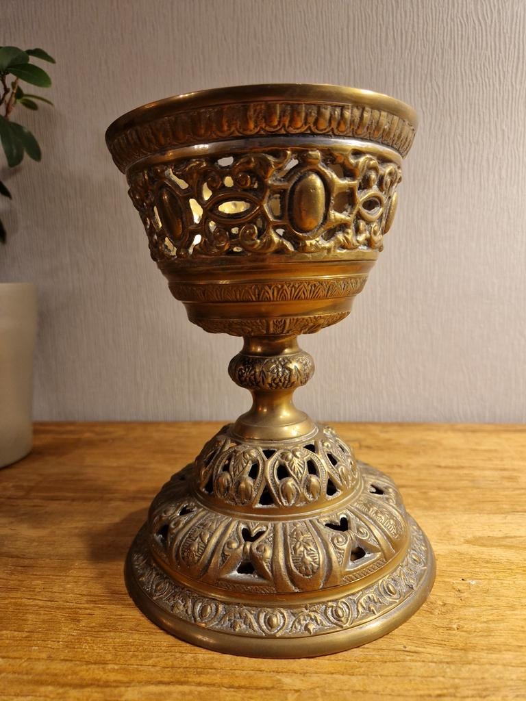 Oude messing mooi versierde kelk, Antiek en Kunst, Antiek | Brons en Koper, Ophalen of Verzenden, Brons