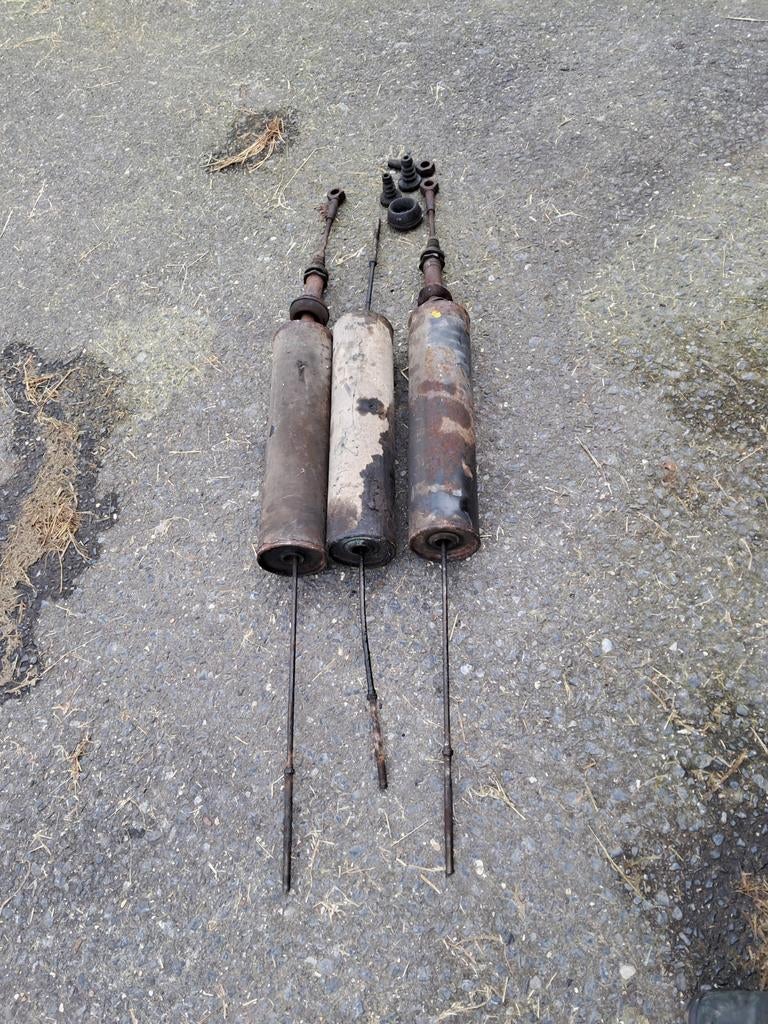 Citroën 2cv 2pk dyane veerpotten pots de suspension, Auto-onderdelen, Ophalen, Citroën