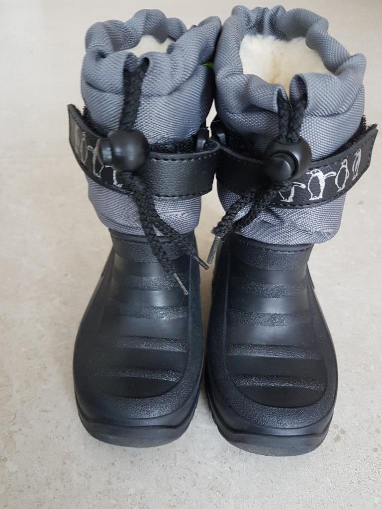 Sneeuwlaarsjes kind maat 23/24, Enlèvement ou Envoi, Comme neuf, Bottes, Garçon ou Fille