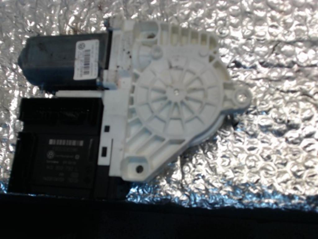 Moteur lève vitre avant droit VW Passat 5 BK 2005-2010, Enlèvement, Utilisé