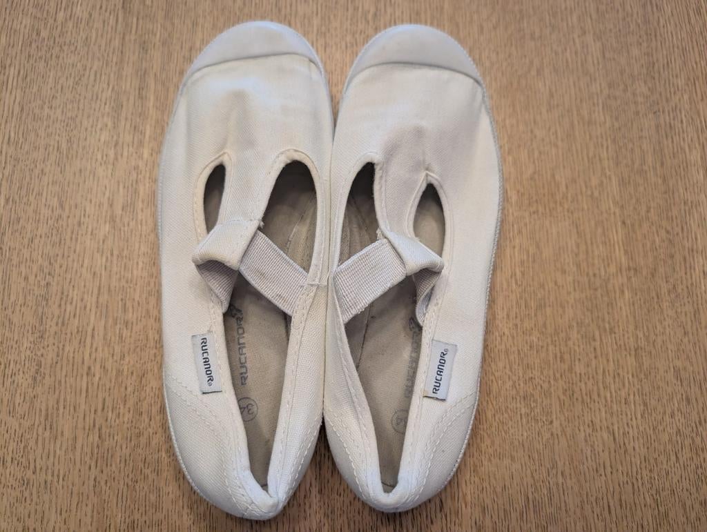 Chaussons de gymnastique élastiques Rucanor, Sports & Fitness, Enlèvement ou Envoi, Comme neuf
