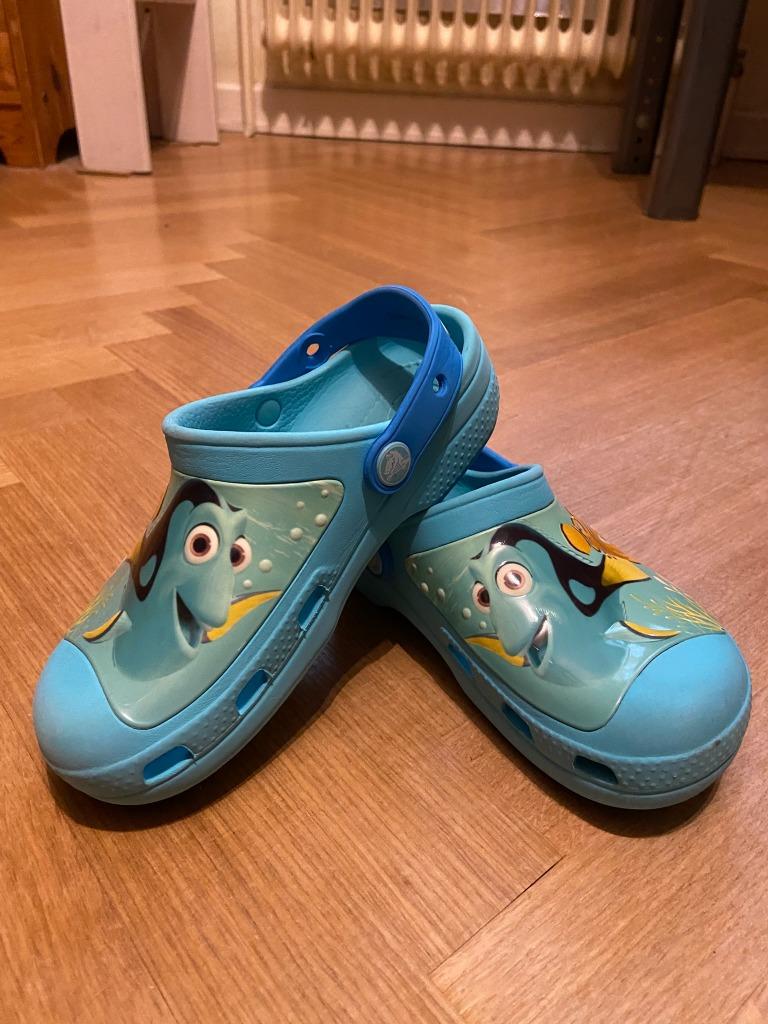 Crocs véritables Pointure J 1 (32-33) / Monde de Nemo DORY, Garçon ou Fille, Crocs, Enlèvement, Utilisé