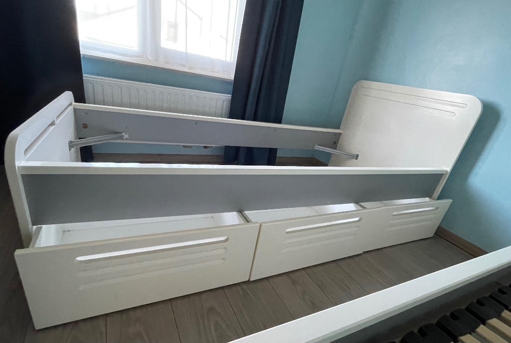 Houten Bed frame met lattenbodem, Huis en Inrichting, Slaapkamer | Bedden, Ophalen, Eenpersoons, Modern, Hout