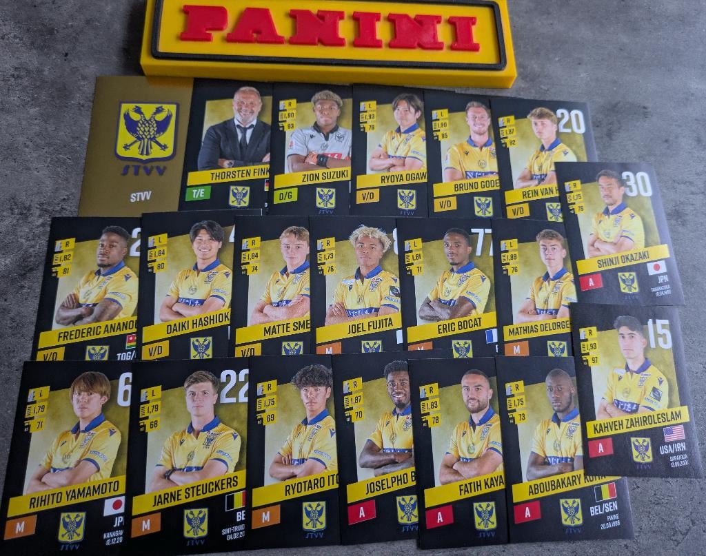Panini FOOTBALL 2023/24 20 STICKERS STVV ST TRUIDEN, Hobby en Vrije tijd, Stickers en Plaatjes, Nieuw, Ophalen of Verzenden