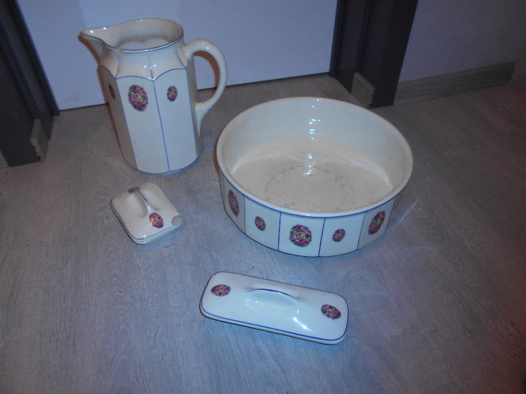 ancien ensemble de toilette, Enlèvement