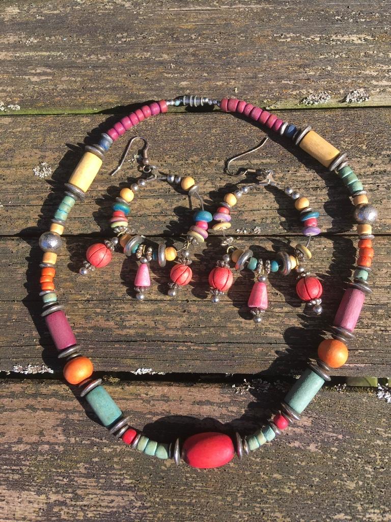 Kleurig setje juwelen : ketting en oorbellen, Ophalen, Zo goed als nieuw, Overige kleuren, Overige materialen
