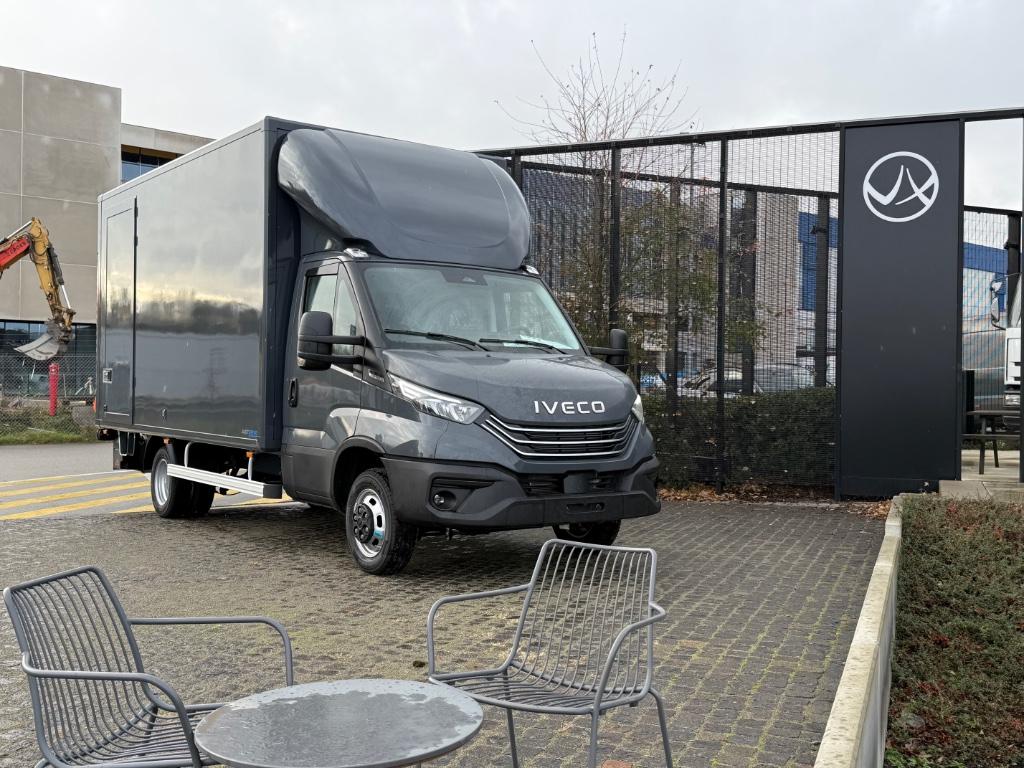 Iveco Daily meubelbak. Vanaf 840€/maand, Automaat, Iveco, Diesel, Particulier