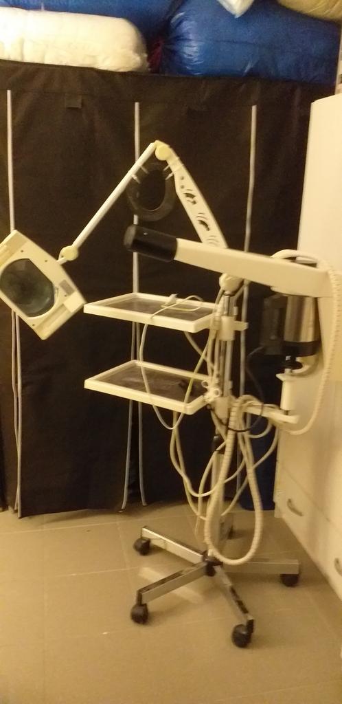 Vapozone, lampe loupe, table de travail 3 en 1, Enlèvement, Utilisé