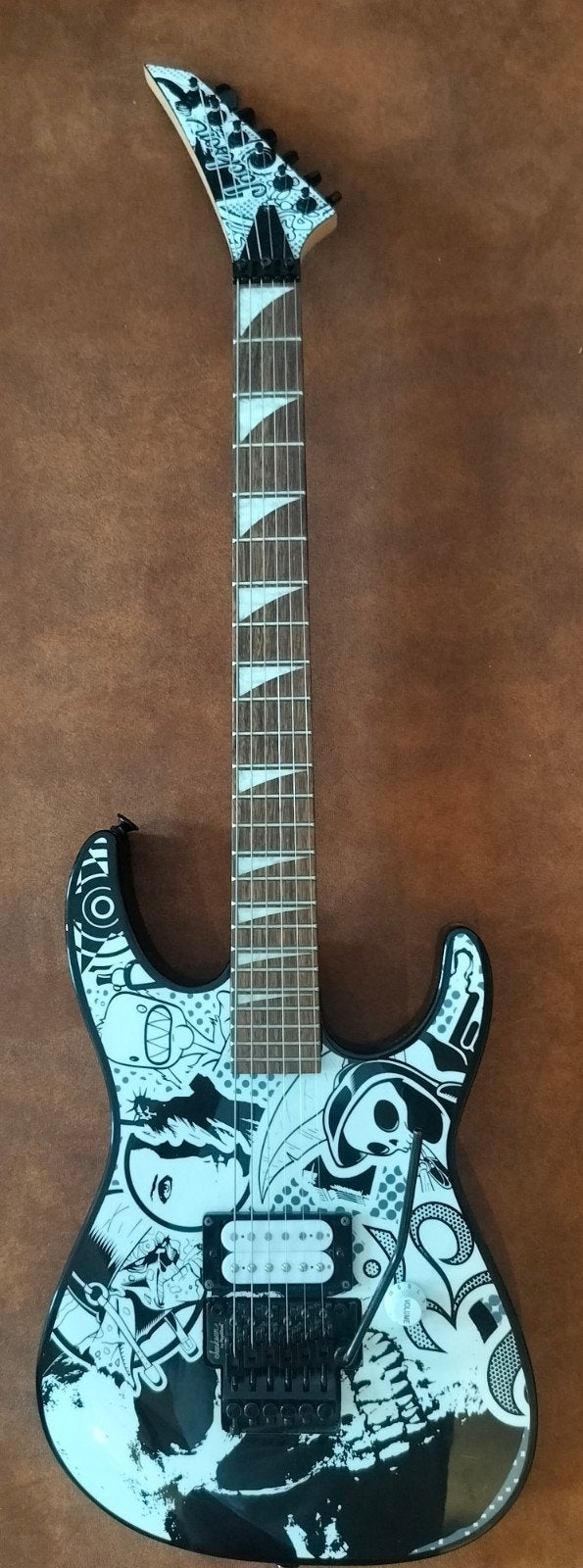 jackson x series dinky dk1 h skull kaos, Musique & Instruments, Enlèvement