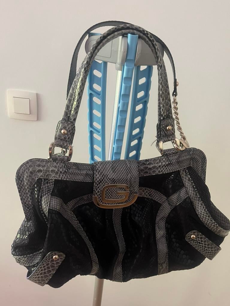 Authentieke zwarte tas van Guess met draagkoord, Ophalen, Zo goed als nieuw, Zwart, Schoudertasje