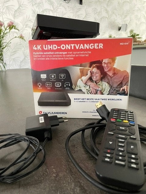 TV Vlaanderen sateliet ontvanger MZ-104, Ophalen, Zo goed als nieuw, Ontvanger