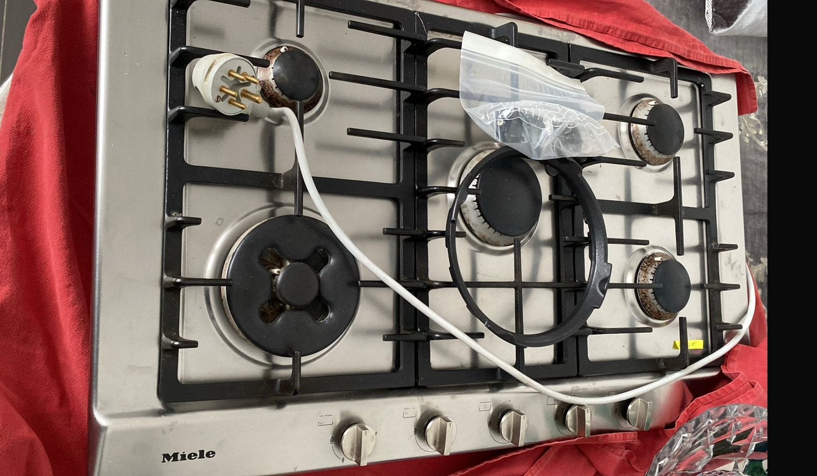 Miele gaziniere a 5 bec tres bonne etat, Enlèvement, Comme neuf