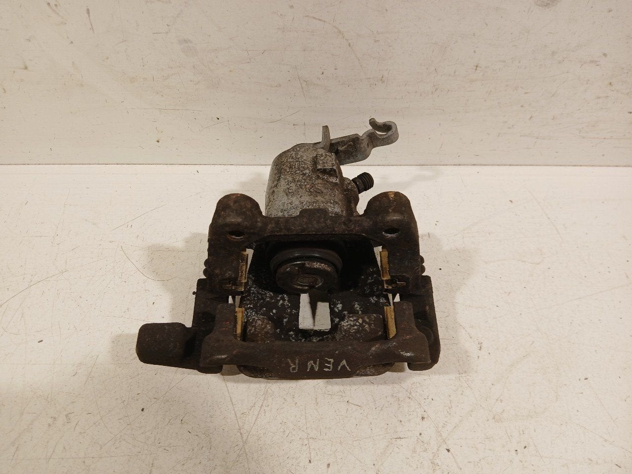 Remklauw rechts voor Skoda Octavia, Onderdelen@venauto.nl, Van der Ven Autorecycling B.V., Ettenseweg 76, 4706 PB Roosendaal, The Netherlands