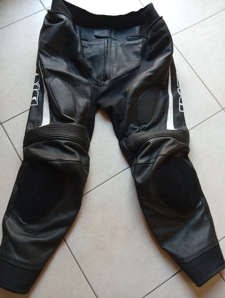 IXS LEDEREN BROEK - MAAT KORTE XXL - UITSTEKENDE STAAT, Motos, Enlèvement ou Envoi, Neuf, sans ticket, Pantalon | cuir, IXS