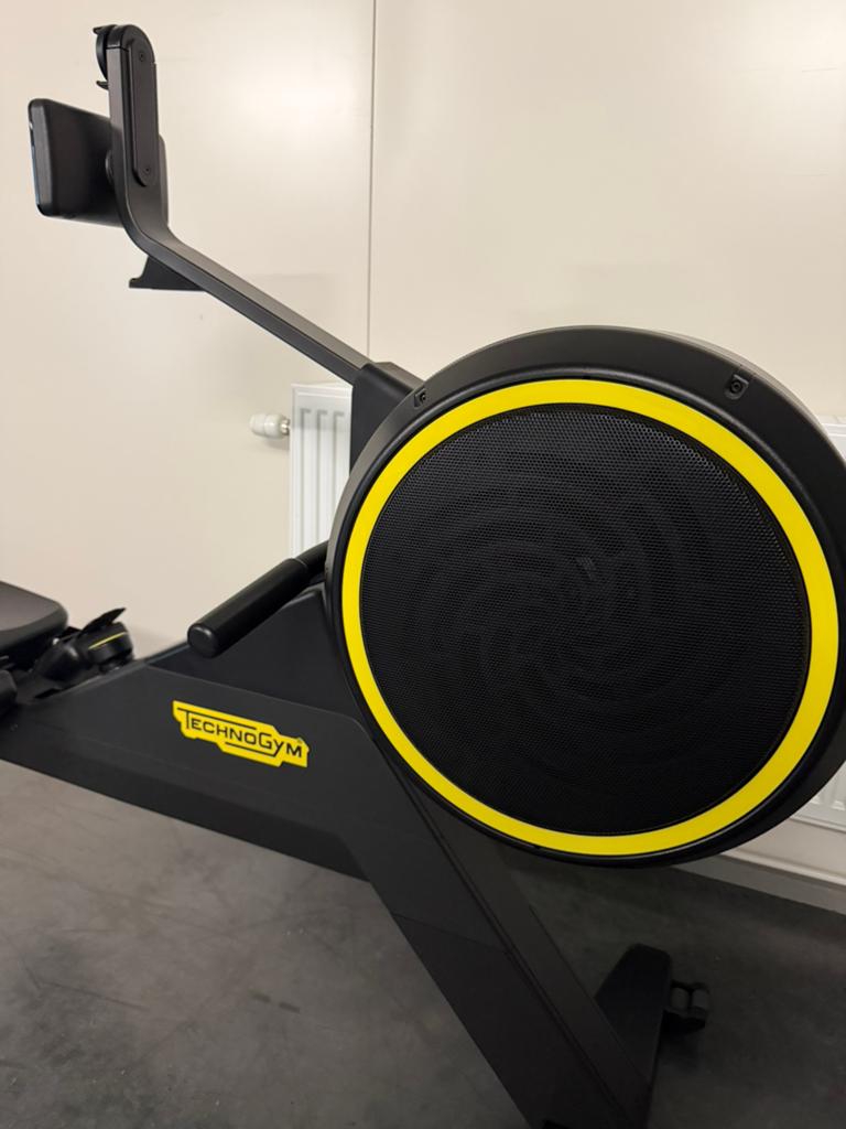 TECHNOGYM SKILLROW SKILL ROW LAATSTE NIEUWE MET GEEL EMBLEEM, Sport en Fitness, Fitnessmaterialen, Ophalen of Verzenden, Zo goed als nieuw