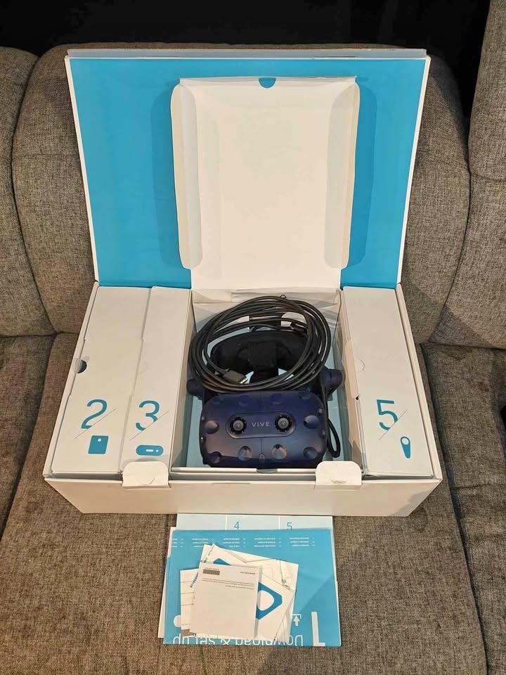 HTC Vive PRO complete kit, Games en Spelcomputers, Ophalen, Zo goed als nieuw, VR-bril, Pc