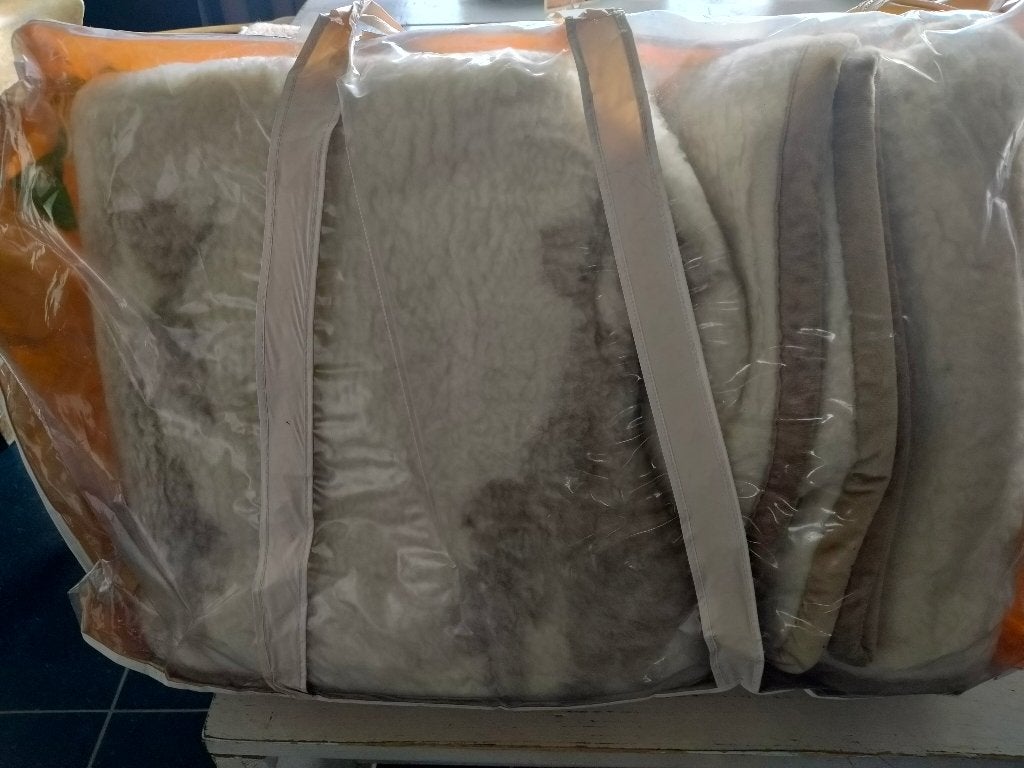 Schapen wol deken en 2 kussenslopen en een bodywarmer, Ophalen, Deken