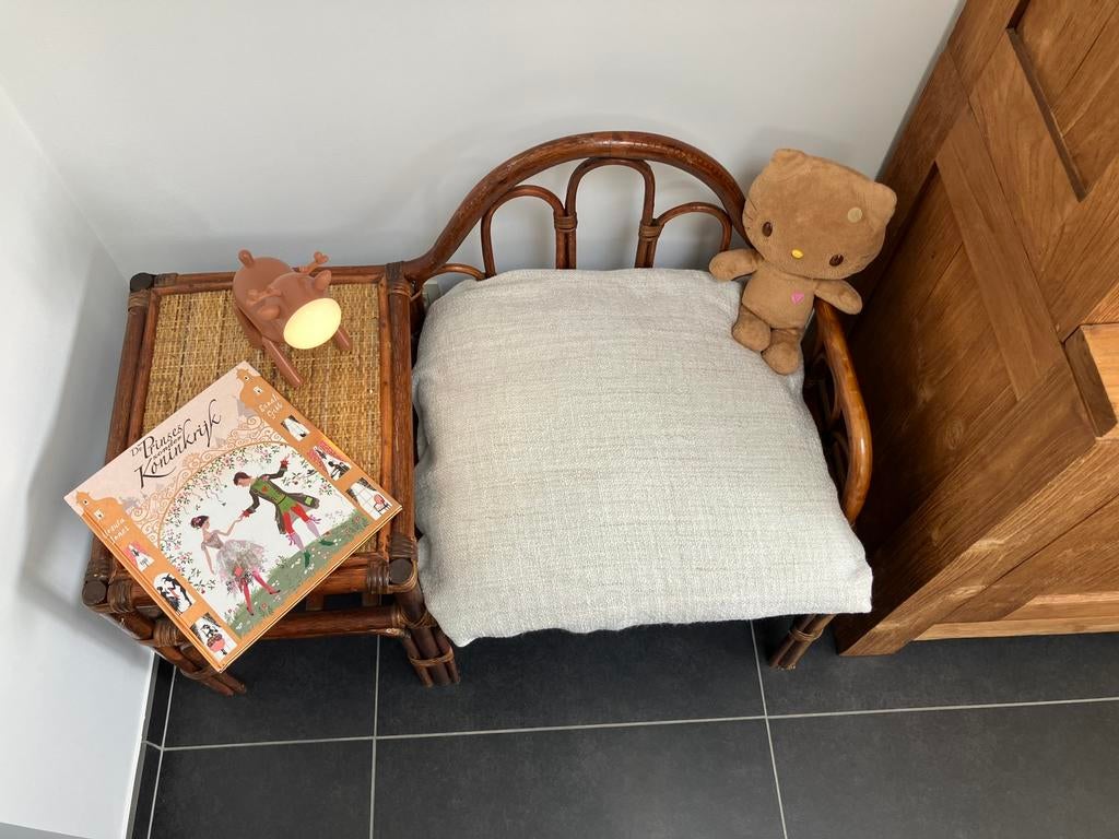 Vintage rotan bankje met tafeltje, Ophalen, Zo goed als nieuw