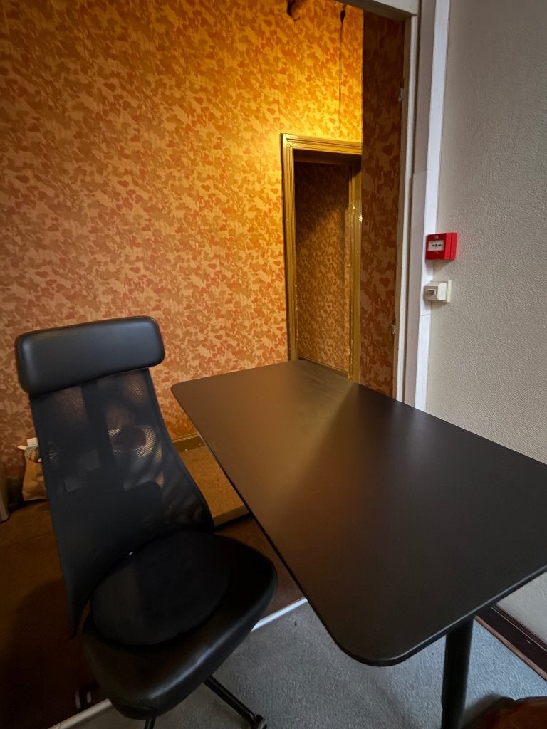 Ruime bureau (160x80) + bureaustoel (Nieuwprijs was €368), Huis en Inrichting, Bureaus, Ophalen, Zwart, 160 cm, Hout
