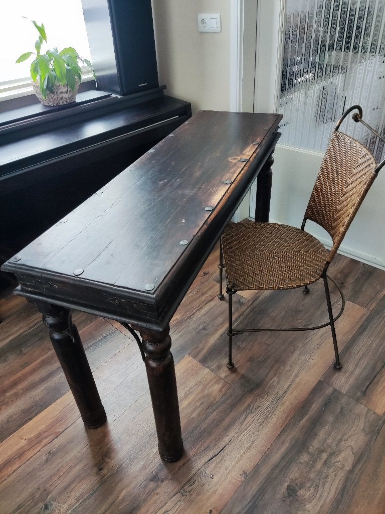 Rustieke koloniale tafel / sidetable met stoel, Huis en Inrichting, Tafels | Sidetables, Ophalen, Gebruikt, 100 tot 150 cm, Koloniale