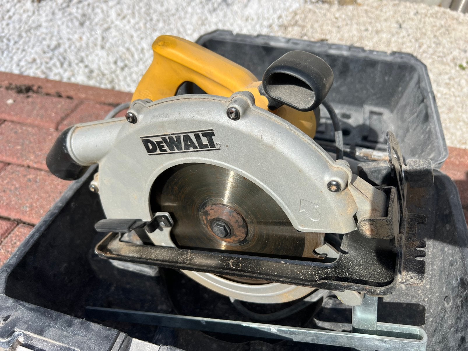 Dewalt cirkelzaag met doos, Doe-het-zelf en Bouw, Ophalen of Verzenden, Zo goed als nieuw, Cirkelzaag