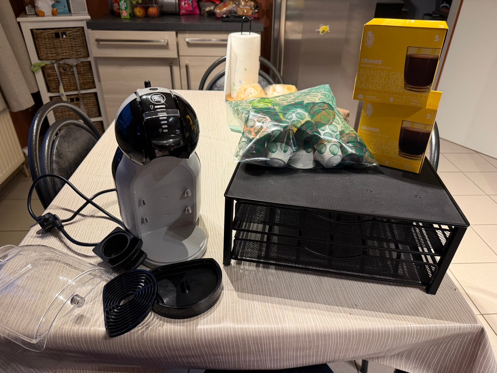 Nescafé Dolce Gusto, Réservoir d'eau amovible, Dosettes et capsules de café, Comme neuf, Enlèvement