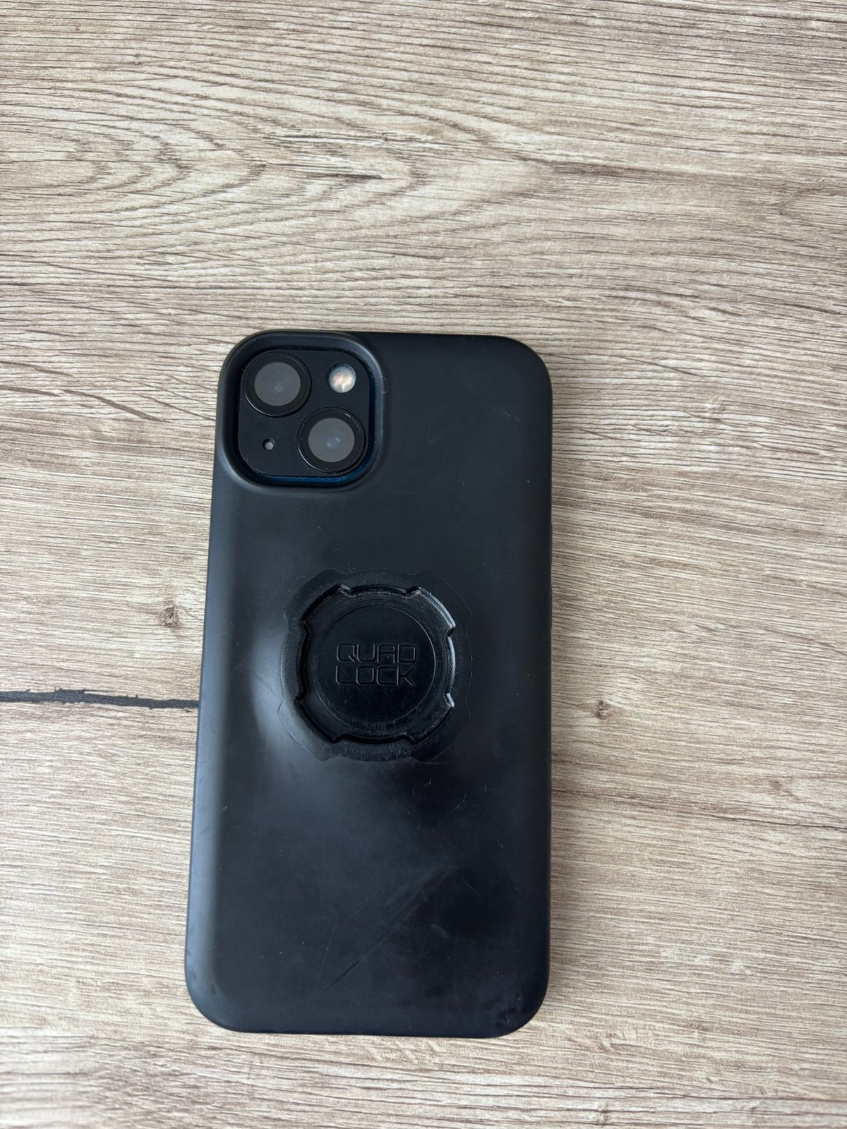 Iphone 13 met quadlock hoesje, screen en camera protector, Telecommunicatie, Ophalen, Zo goed als nieuw, IPhone 13, Screenprotector