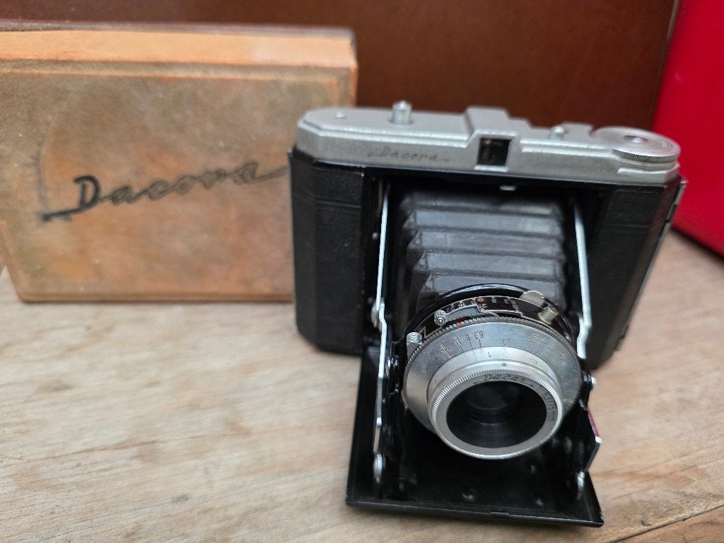 Uitvouwbare Dacora camera, Ophalen