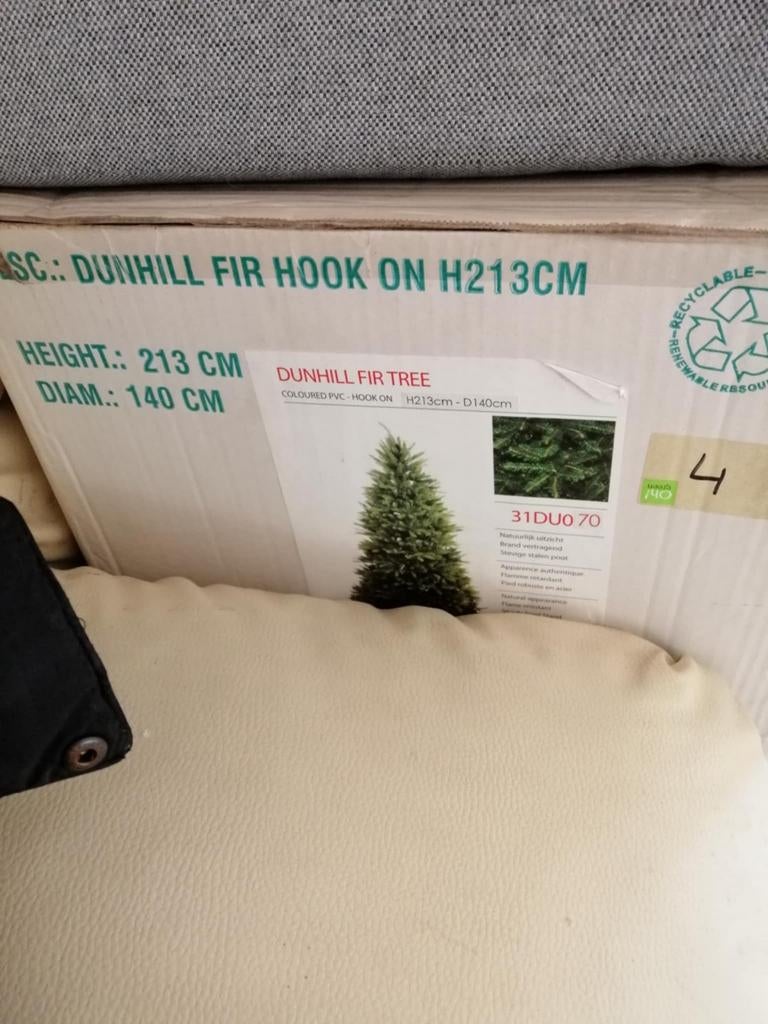 Sapin de Noël, Divers, Enlèvement