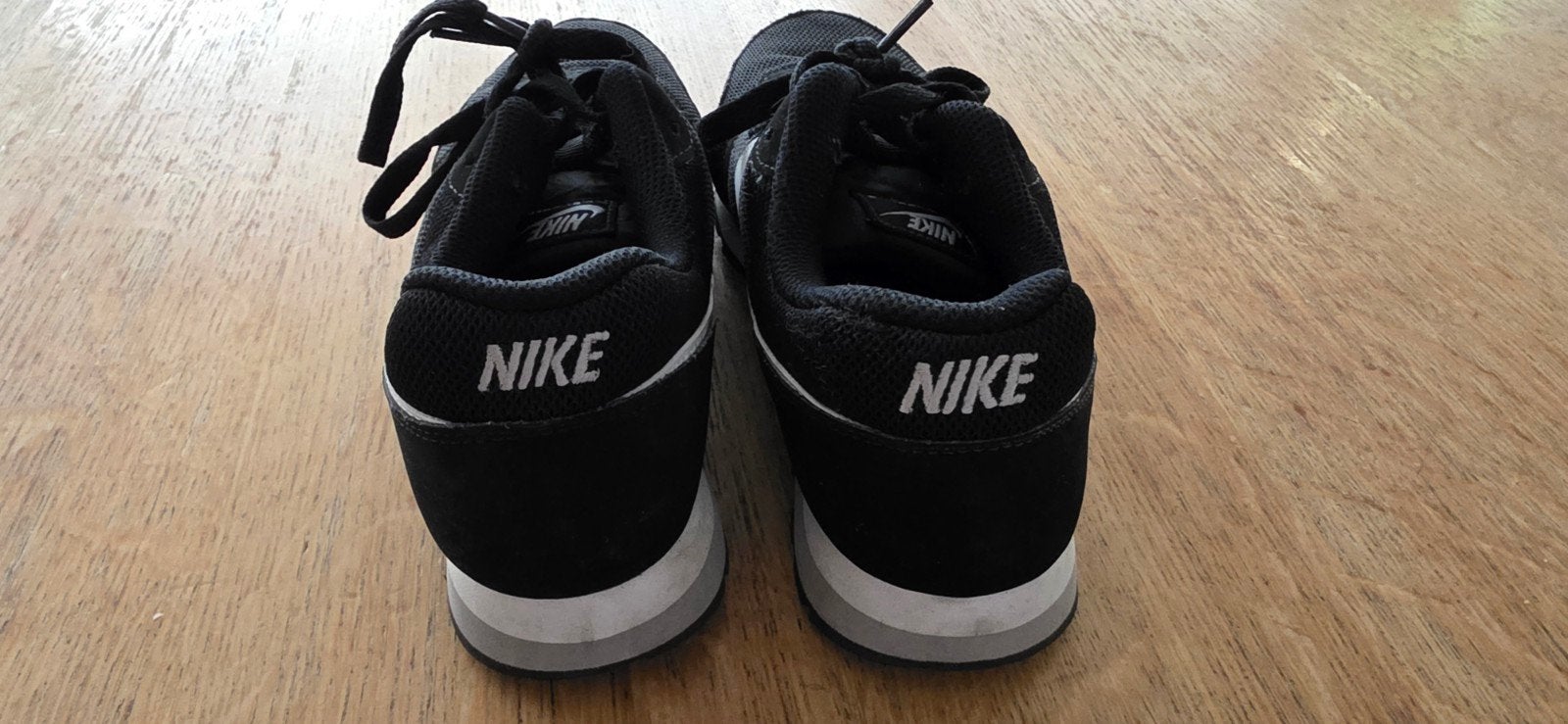 Chaussure de sport Nike noire 38 en parfait état, Sports & Fitness, Enlèvement ou Envoi, Comme neuf, Chaussures